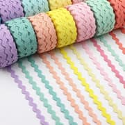 Rubans ric rac pastel utilisés dans l'atelier